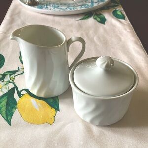 Enhancements by Corning NY White Swirl Creamer and Sugar Bowl with Lid & 4 mugs